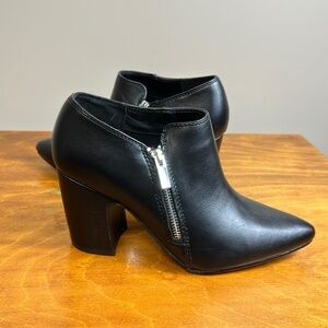 Micheal by micheal Shannon heel boots size 8 1/2 black  like new 3”heels.